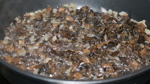 пельмени с сухими грибами и яйцом