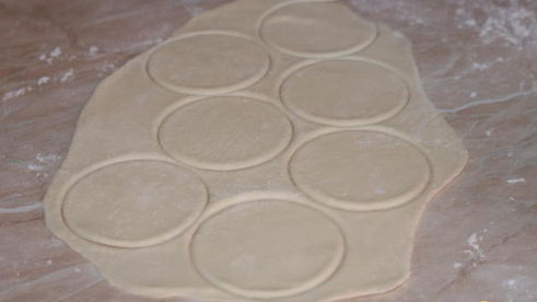 пельмени с сухими грибами и яйцом