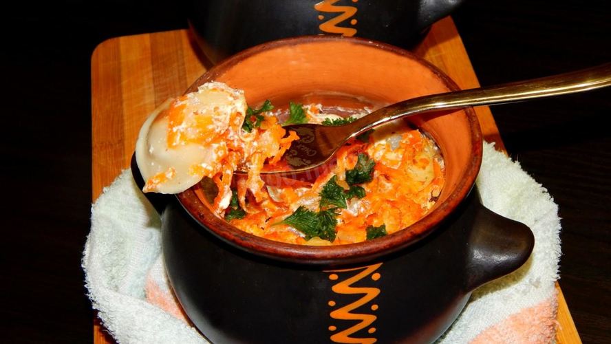 Рецепт пельмени в сметане в горшочке