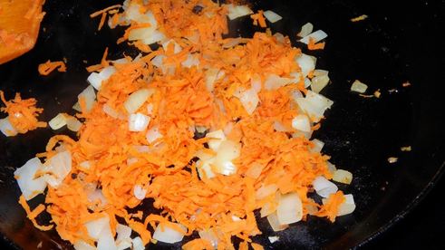 пельмени в сметане в горшочке