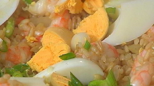 плов из бурого риса с креветками