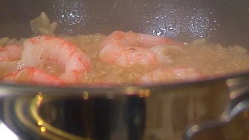 плов из бурого риса с креветками