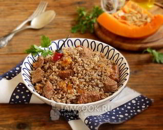 Плов из гречки с мясом и тыквой