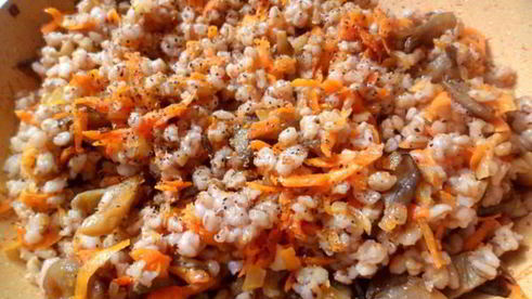 плов из перловки с вешенками