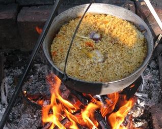 Плов на костре в казане с бараниной