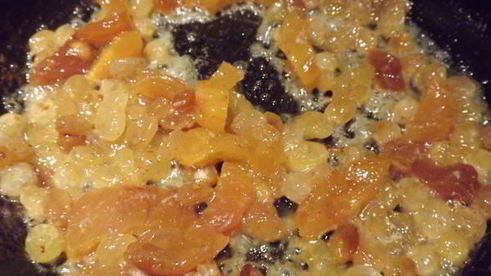 плов с курагой и изюмом