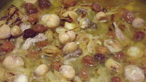 плов с курагой и изюмом