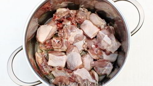 плов с курицей в кастрюле