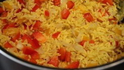 плов с рыбой в горшочке