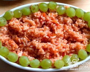 Плов с томатом и виноградом