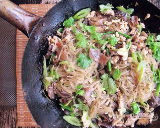 Прозрачная лапша с курицей