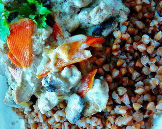 Ароматное рагу из свинины и грибов