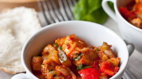 курица в овощном рагу