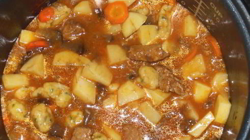 мясное рагу с сырными клецками