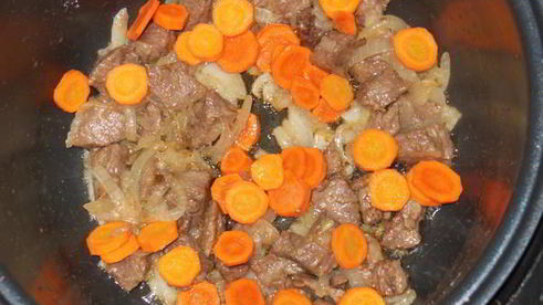 мясное рагу с сырными клецками