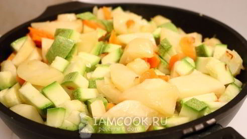 овощное рагу из кабачков, картошки и капусты