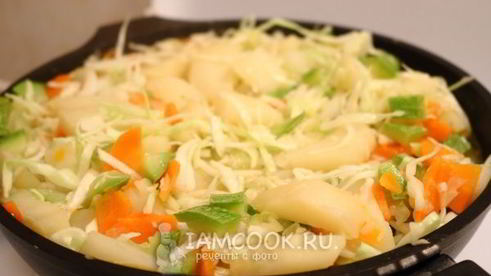 овощное рагу из кабачков, картошки и капусты
