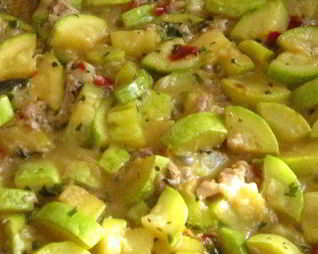 Овощное рагу с курицей, картофелеми грибами