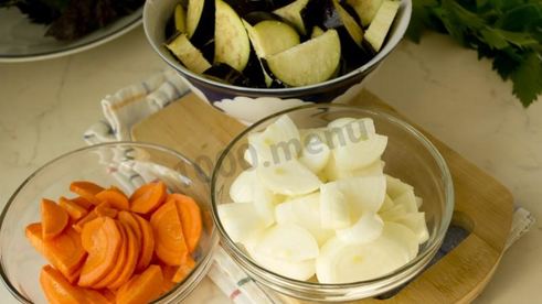 овощное рагу с мясным фаршем и баклажанами в духовке