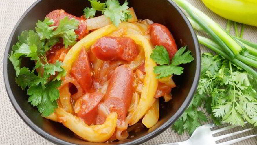 Рецепт овощное рагу с острыми колбасками