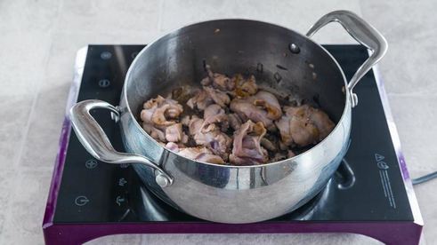 папарделле с соусом-рагу из курицы