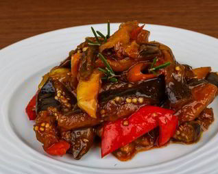 Рагу из баклажанов с черносливом и орехами