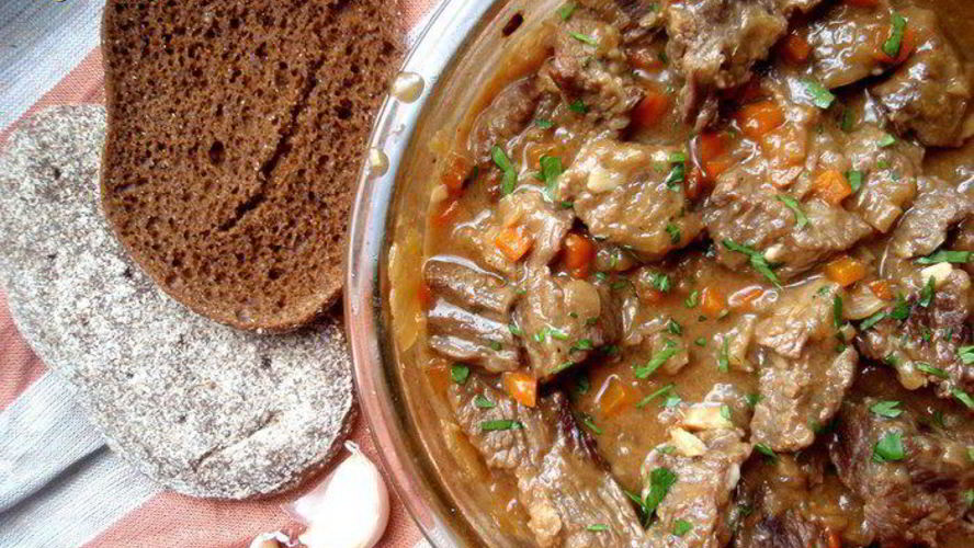 Рецепт рагу из говядины с подливой, запеченное под фольгой homequeen