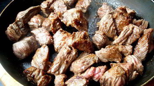 рагу из говядины с подливой, запеченное под фольгой homequeen