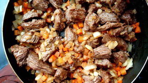 рагу из говядины с подливой, запеченное под фольгой homequeen