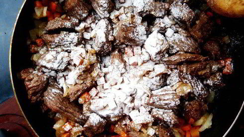 рагу из говядины с подливой, запеченное под фольгой homequeen