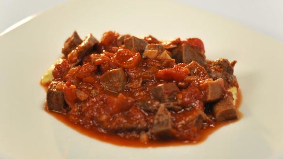Рецепт Рагу из говяжьего языка и хвоста с горчичным пюре