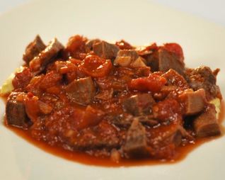 Рагу из говяжьего языка и хвоста с горчичным пюре