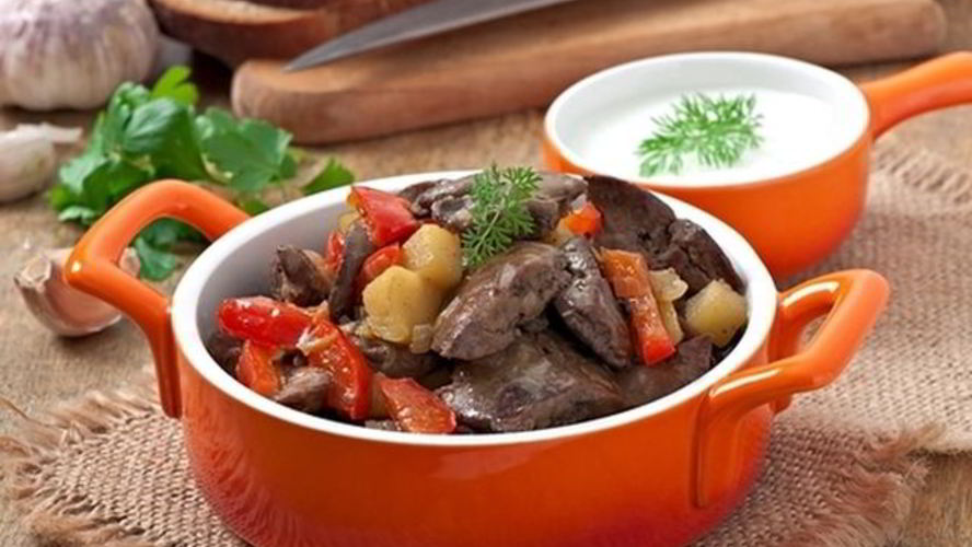 Рецепт рагу из куриной печени с яблоком и сладким перцем