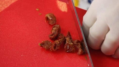 рагу из мидий с пряными томатами и мидии, запеченные под сыром моцарелла