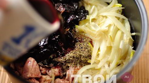 рагу из свинины с черносливом и портвейном в мультиварке