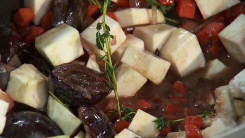 рагу из ягненка со сливами