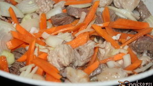 рагу со свининой, говядиной, картофелем и репой