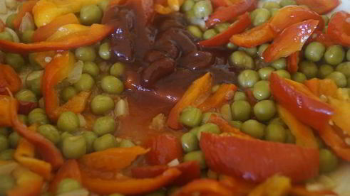 рагу со свининой и тыквой в горшочках