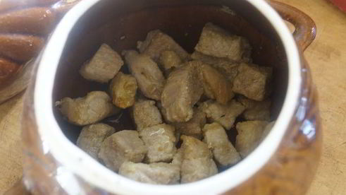 рагу со свининой и тыквой в горшочках