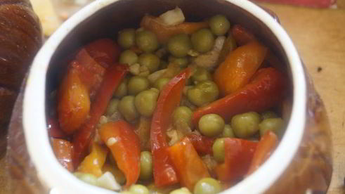 рагу со свининой и тыквой в горшочках