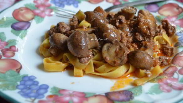 Рецепт Рагу ягненка с грибами и пастой