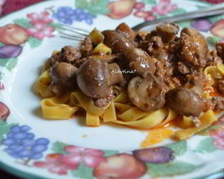 Рагу ягненка с грибами и пастой