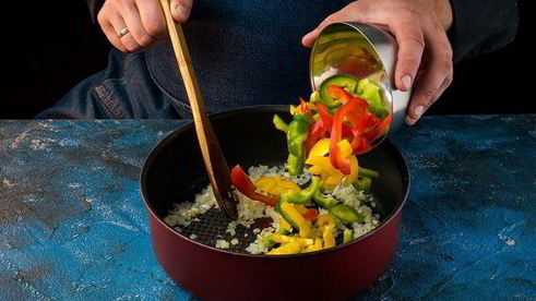 сочное овощное рагу с лососем