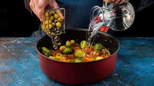 сочное овощное рагу с лососем