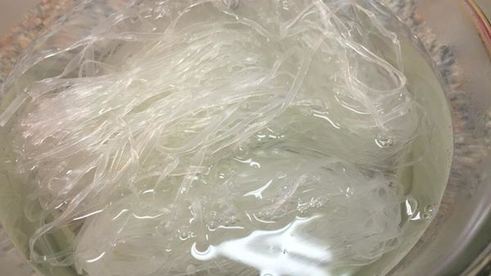 рисовая лапша с грибами по-тайски