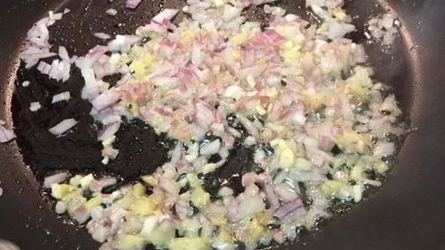 рисовая лапша с грибами по-тайски