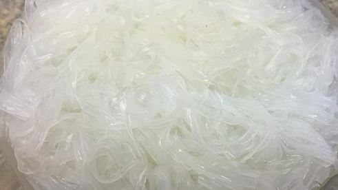 рисовая лапша с грибами по-тайски