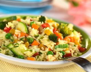 Быстрое ризотто с весенними овощами и козьим сыром