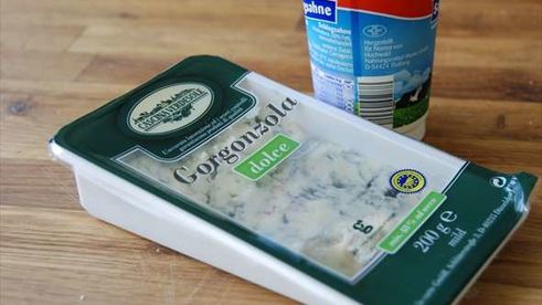 красное ризотто с горгонцоловым соусом