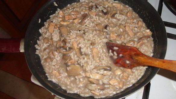 Рецепт Ризотто с курицей и грибами в красном вине